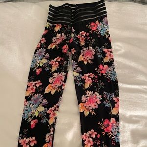 Cute Booty Lounge floral leggings